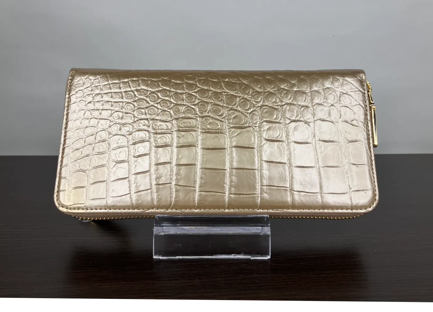 マットクロコダイルラウンド長財布の画像